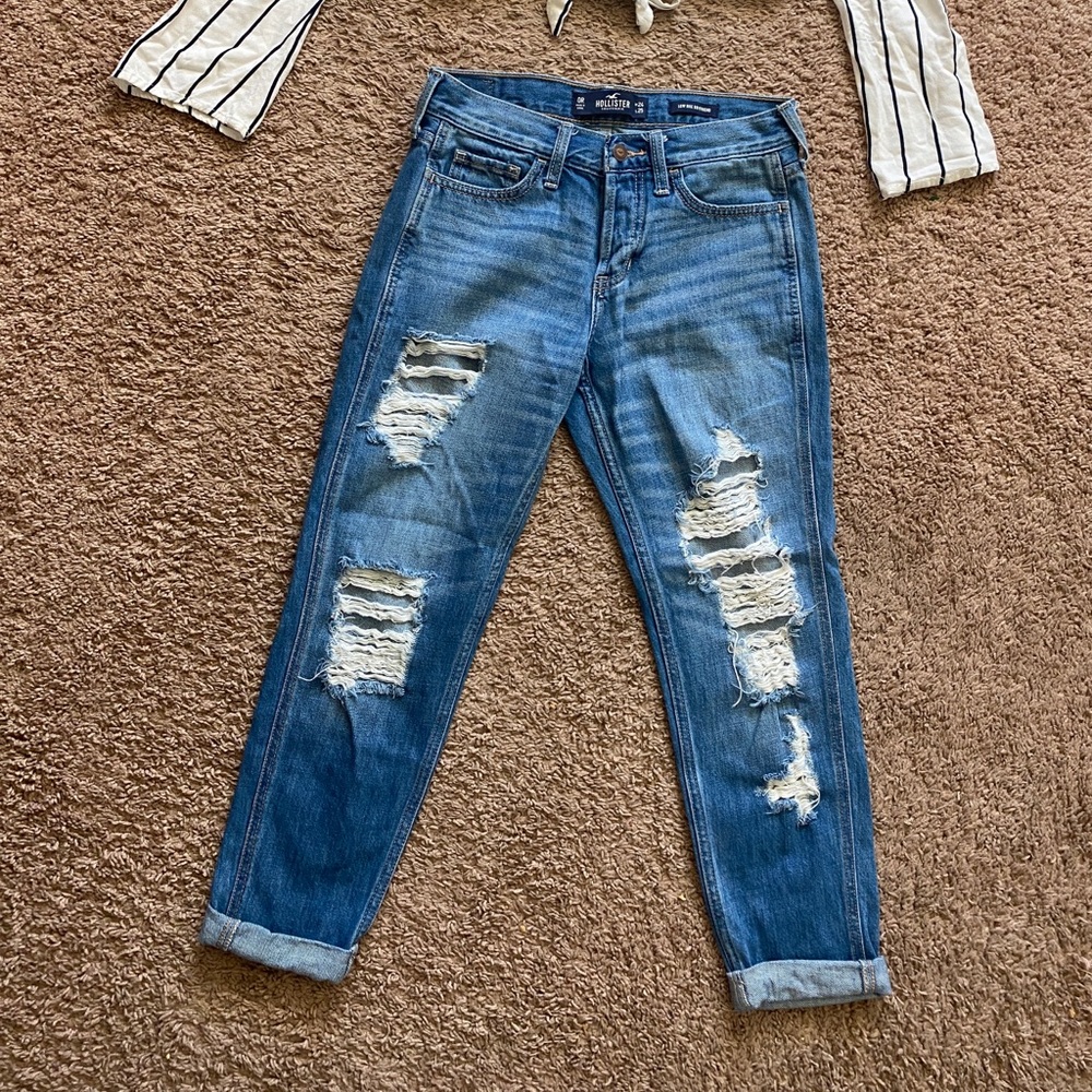 Hollister Low rise boyfriend cropped jeans